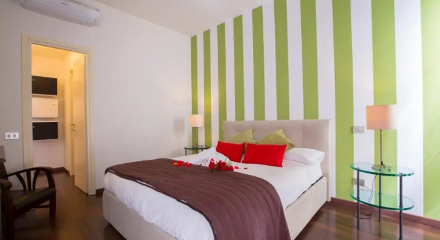 Апартаменты The Square Apartment