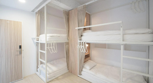 Кровать в общем номере (женский номер) OwlStay Flip Flop Hostel - Garden