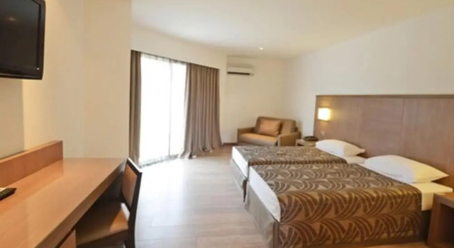 Трёхместный номер Standard с балконом Calvi Hôtel