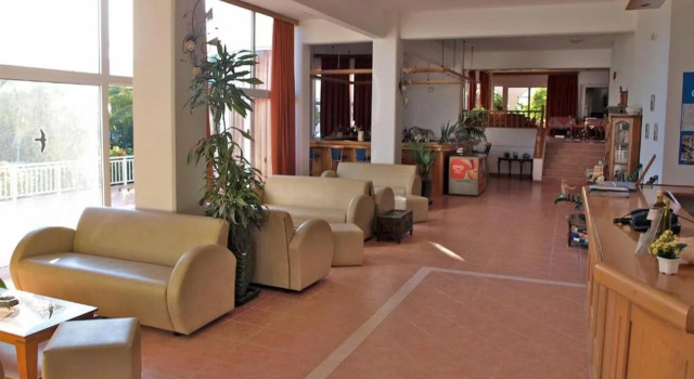 Eristos Beach Hotel, 预订 酒店 Megálon Choríon 蒂洛斯