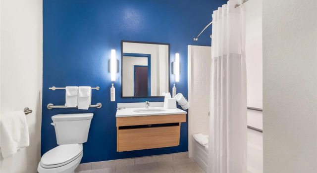 Двухместный номер Standard Spark by Hilton Houston near the Galleria
