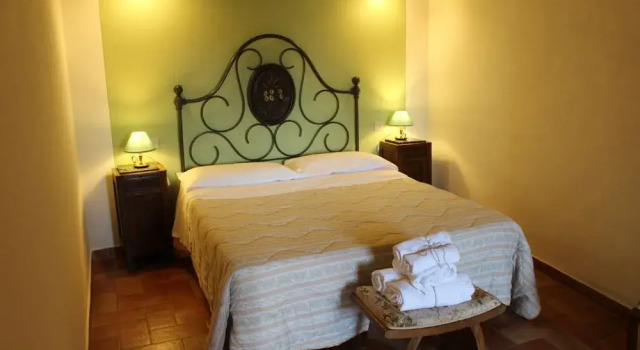 Agriturismo Castello di Saltemnano, Book Hotel Monteroni dʼArbia 
