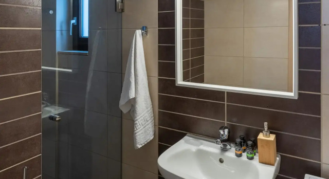Suite 1 camera da letto con vista mare Syra Suites