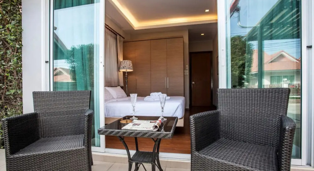 Jomtien Lamore Villa 2 Bedroom with Jacuzzi Pool