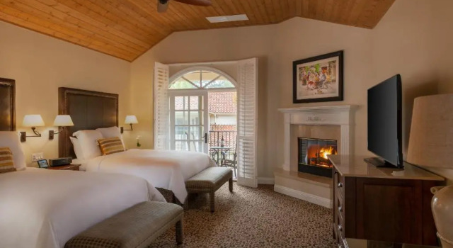 Двухместный люкс Westlake Village Inn