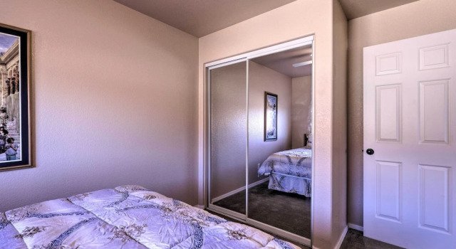 Коттедж Inviting Retreat w/ Patio < 1 Mi to Colorado River