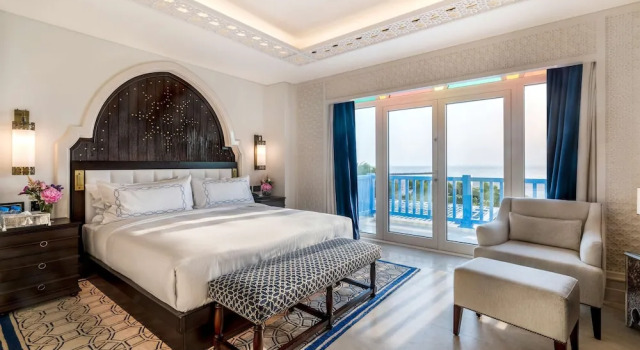 Вилла Beach с 2 комнатами Hilton Salwa Beach Resort and Villas