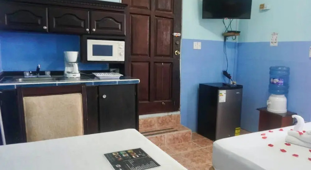 See Belize Seabreeze Sea View Studio With Balcony, Pool & Overwater Deck, 2nd FL, Rezerwuj Apartament Belize City 