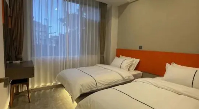 Кровать в общем номере Caiman Homestay