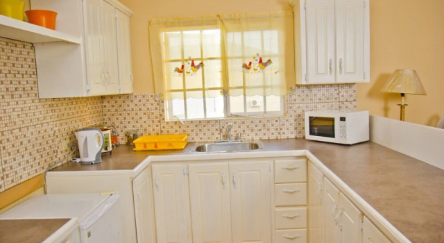 Апартаменты Цокольный этаж с 2 комнатами Port of Spain Sunny Guest Apartment