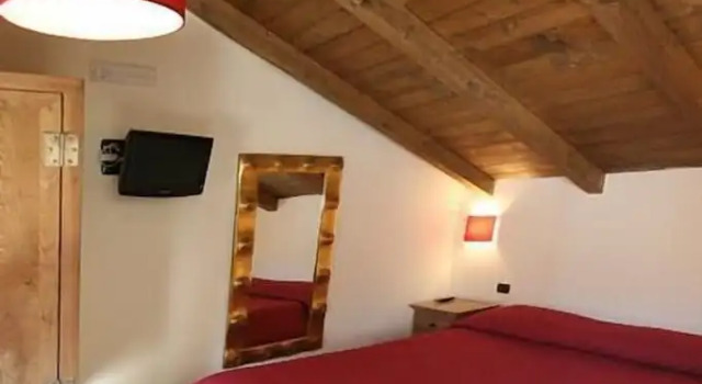 Standard Dreier Zimmer Muro Torto - Struttura sanificata giornalmente con prodotti conformi al Decalogo del Ministero Salute - Personale sottoposto a test sierologico periodicamente