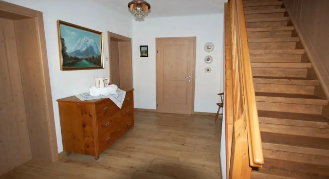 Коттедж с балконом Renovated Mountain Retreat Stay