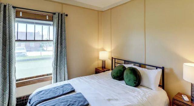 1 Mi to Unl: Group Getaway w/ Game Area, Rezerwuj Dom wakacyjny Lincoln Nebraska