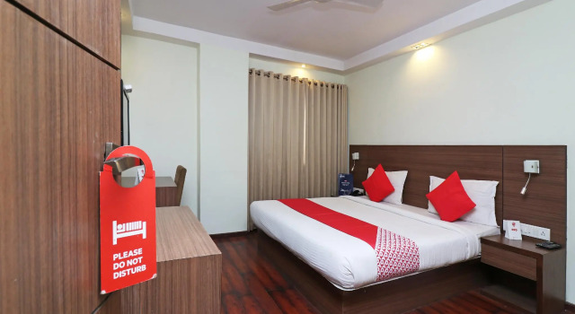 OYO Townhouse 510 Hotel Garnet Inn