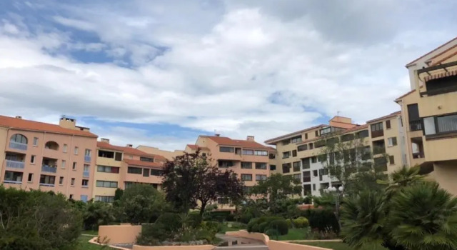 Frejus balcon des arènes studio 5e étage piscine clim tennis, Забронировать Апартаменты/квартира Фрежюс Var coast, рядом с Hammam le Ksar