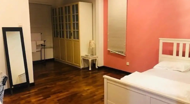 Bungalow by Pauline