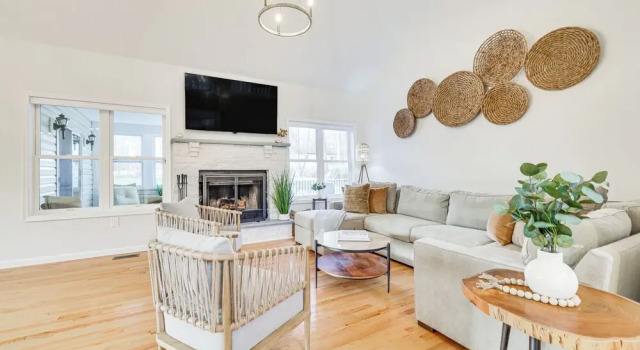 Beach & Lake Access: Family Poconos Home w/ Deck, Book Feriehus Sommerhuse i Pennsylvania, Hytte