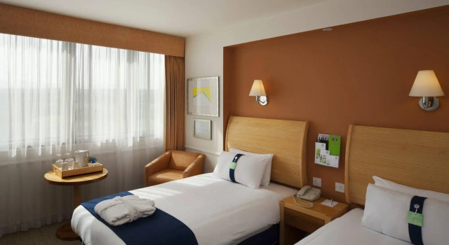 Holiday Inn Brighouse by IHG, Boek Hotel Hotels in Merseyside met maaltijden, Halfpension / Volpension