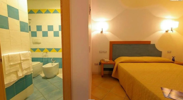 Hotel Club Cala Longa, Varaa Hotelli Montauro Calabria