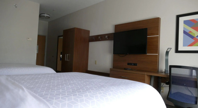 Четырёхместный номер Standard Holiday Inn Express Greensburg by IHG