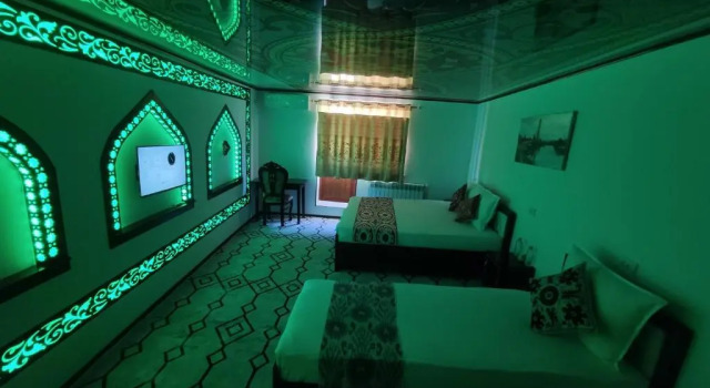 Трёхместный номер Standard с балконом Khiva Tosh Darvoza & Trip service