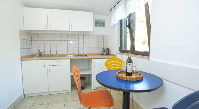 Апартаменты Мансарда c 1 комнатой с балконом и с видом на море Apartments Mosor