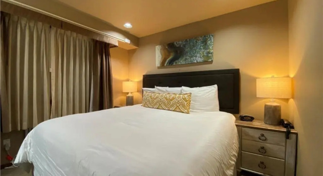 Апартаменты Grandview Lake Chelan- Waterfront View, Pool, Hot tub, Golf, 1 Min To Downtown