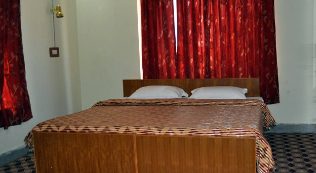Hotel Legend Residency, Забронировать Отель Сринагар Jammu & Kashmir Ski