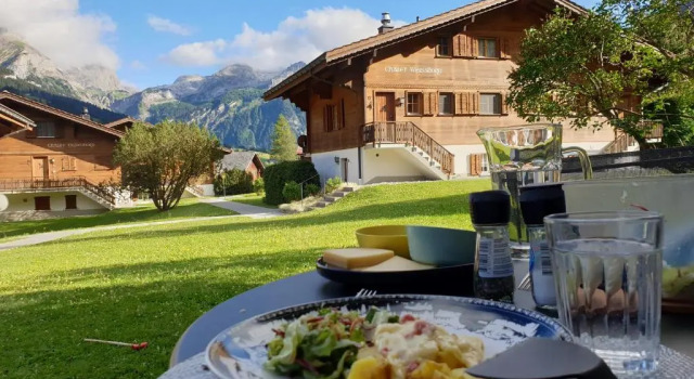 Апартаменты Chalet Spitzhorn - Your Peak Getaway - Private Terrasse & gratis Parkplatz