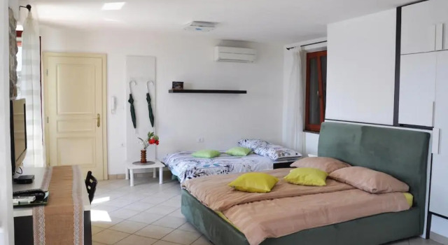 Apartments & Rooms Riva