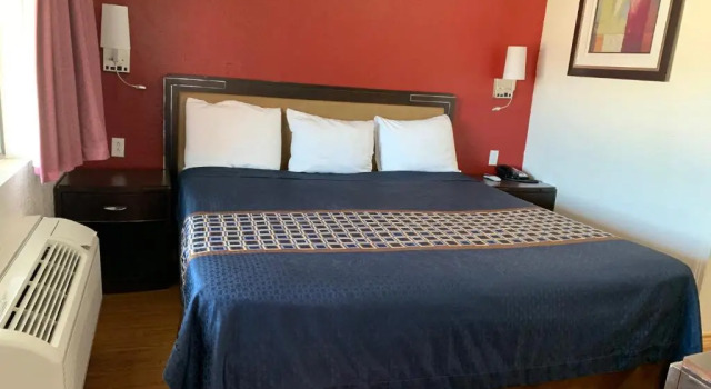 Camera Deluxe Budget Inn