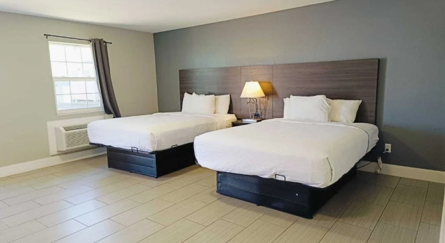 Четырёхместный номер Standard Village Inn Motel Rockport near Aransas Bay