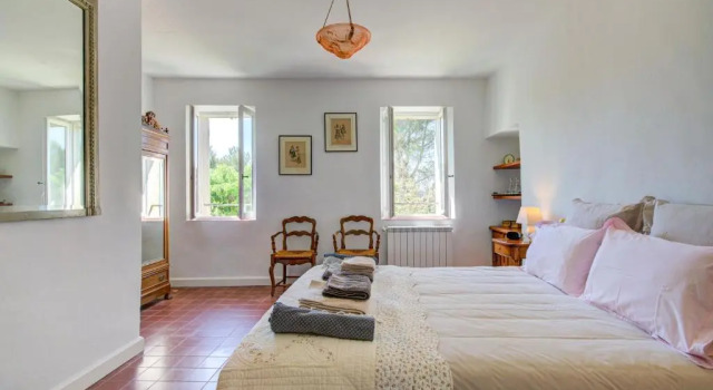 Les Chambres du Perussier, Book Hotel Cucuron Luberon