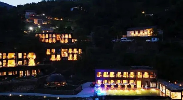 Huarong Light Stay · Tonglu, Rezerwuj Hotel Hotele w Hangzhou z basenem, Basen