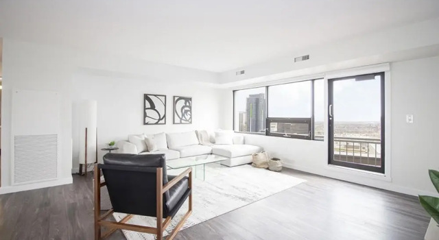 Luxurious 2 bed 2 Bath Penthouse on 23rd Floor PH1 Downtown, Varaa Hotelli Hotellit Winnipeg pysäköinnillä, Pysäköinti