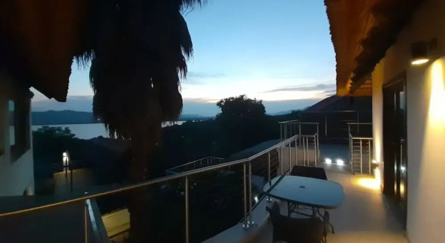 Номер Comfort с балконом Galagos Guest House
