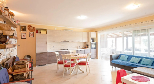 Modern Holiday Home in Mandre with Barbeque