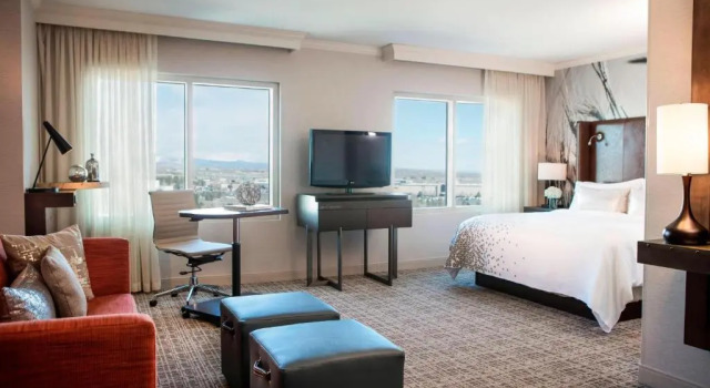 Люкс с видом на горы Renaissance Boulder Flatiron Hotel