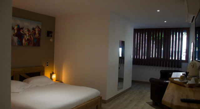 Aux Platanes, Prenota Hotel Poligny Giura