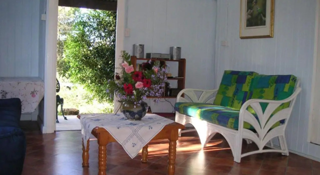 Коттедж c 1 комнатой с балконом и с красивым видом из окна Отель Noosa Pomona Retreat
