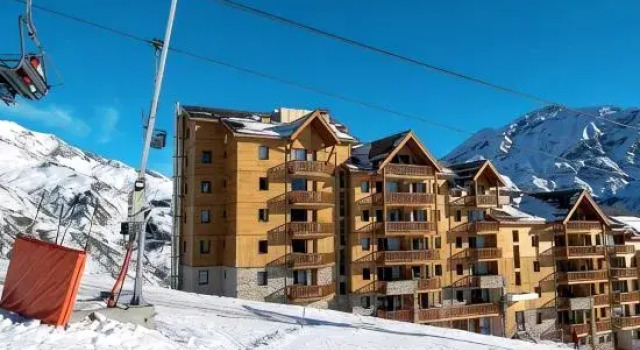 Кровать в общем номере с 2 комнатами Résidence Odalys Rochebrune Le Vallon
