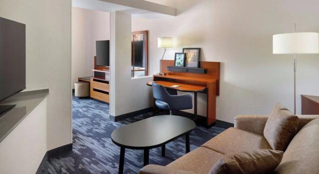 Люкс Fairfield Inn and Suites Charleston North/University Area