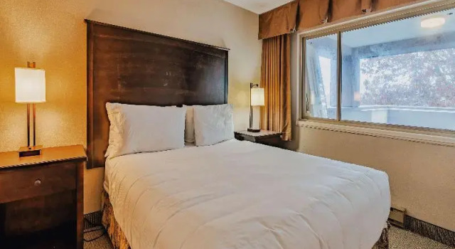 Семейный номер Standard с 2 комнатами с балконом SureStay Plus by Best Western Coquitlam
