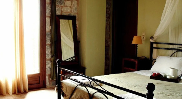 Vlyhada Guesthouse, Rezerwuj Hotel Hotele w Lakonia z parkingiem, Parking