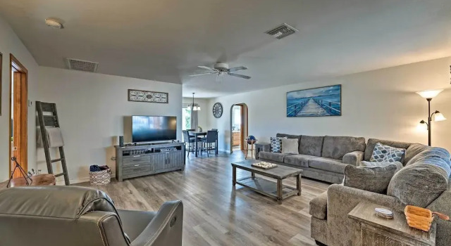 Lake Havasu City Retreat w/ Mtn Views & Patio!, Забронировать Дом для отпуска Лейк-Хавасу-Сити штат Аризона