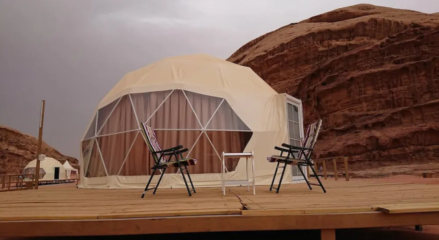 Zelt Desert planet camp
