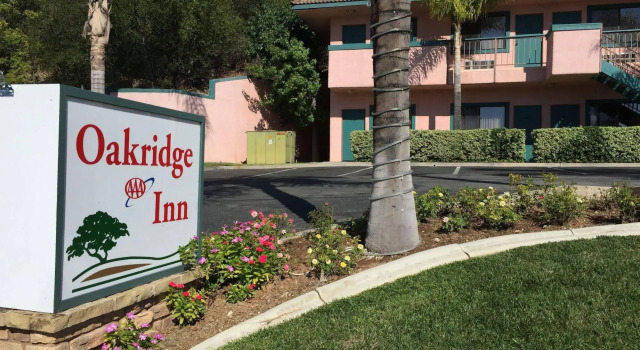 Oakridge Inn, Забронировать Отель Оук-Вью Central Coast California
