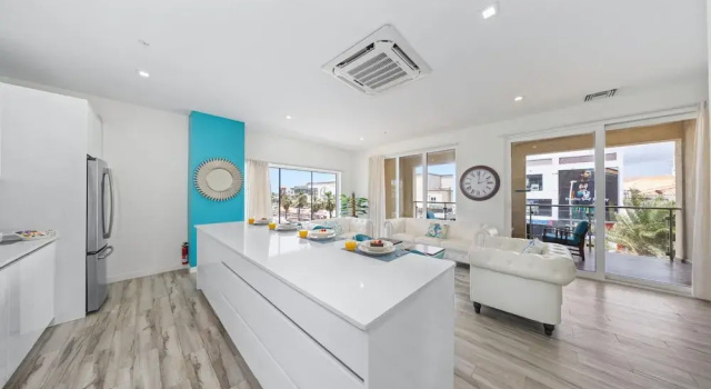The Cove 106 in Palm Beach Aruba - Prime Location - Free Parking