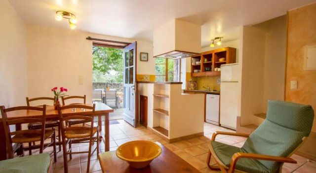 Коттедж Lou Penequet, a charming Mas in Provence with shared pool, countryside
