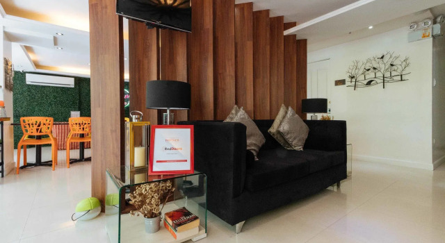 RedDoorz Plus @ Poblacion Makati